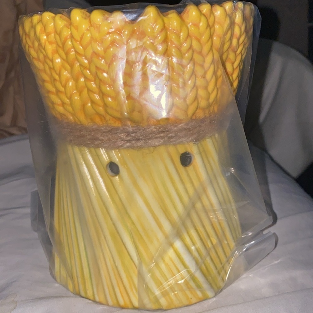 Scentsy wax warmer “Grateful Harvest” Brand New in original plastic and box